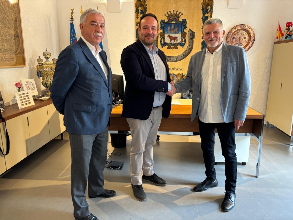 Firma convenio Cruz Roja Manises